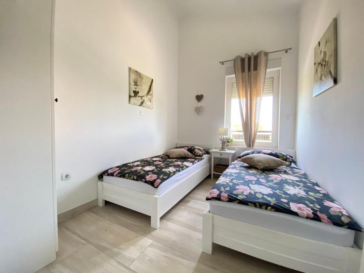 Villa Divina With Private Heated Pool Pula Luaran gambar